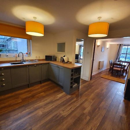 Marina House Apartment Whitby Bagian luar foto
