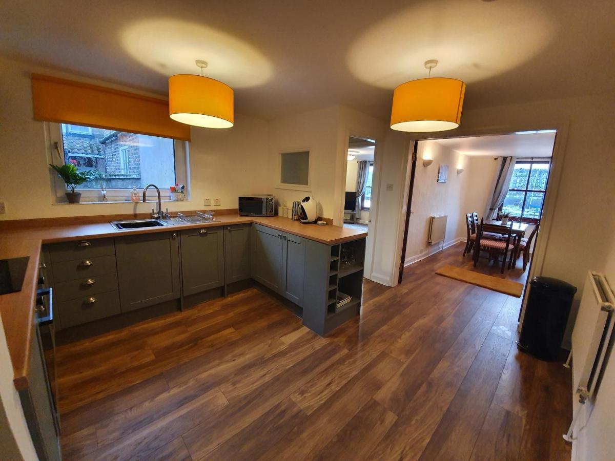 Marina House Apartment Whitby Bagian luar foto